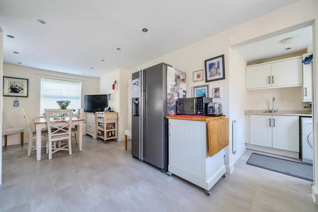 43 Skylark Avenue, Emsworth photo 2