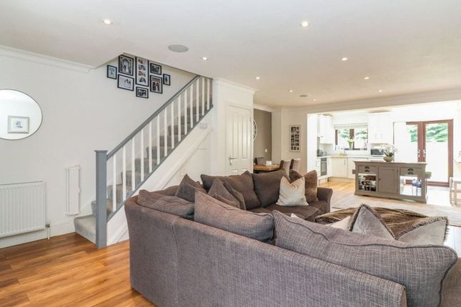 16 Tooveys Mill Close, Kings Langley photo 2