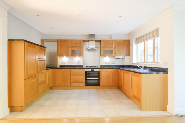 45, Kings Gate, Horsham photo 4