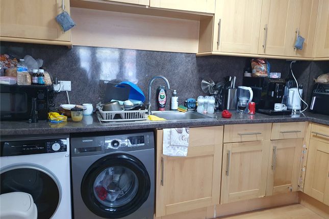 Flat 1, Clarence Court 580-588,, London Road, Berkshire photo 3