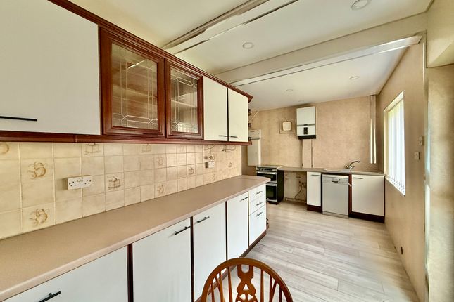 9 Moxon Square, Wakefield photo 4