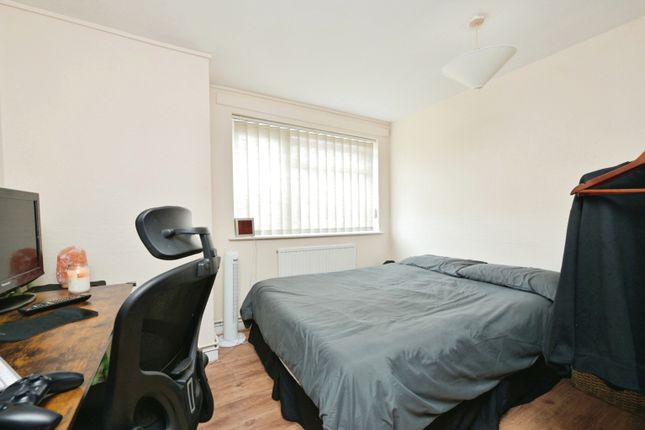 Flat for sale in Bourne Crescent, Northampton, Northamptonshire