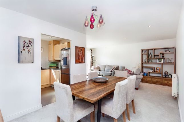 12 Coleridge Way, Borehamwood photo 3