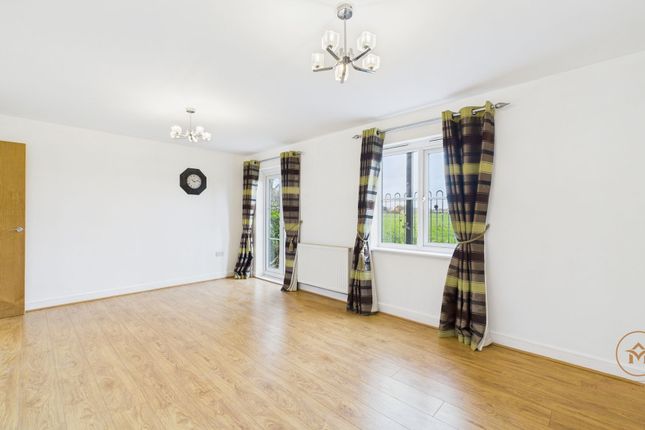 Flat 39, Oakside Court Fencepiece Road, Ilford photo 3