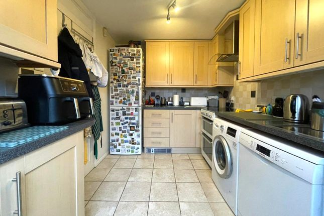 10, Scotland Close, Ash Vale photo 4