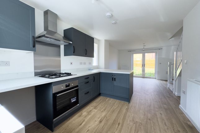 18, Yew Close, Tewkesbury photo 4