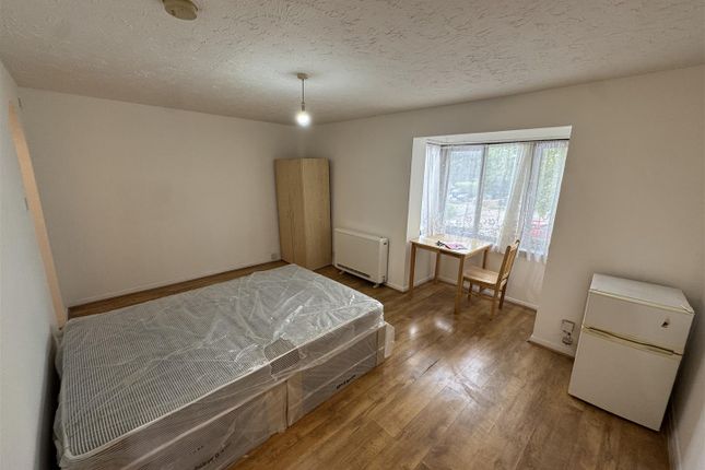 9, Parr Close, London photo 3