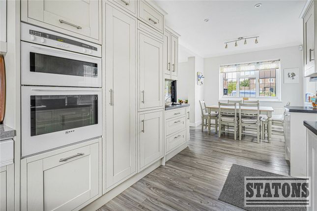 30, Mymms Drive, Brookmans Park photo 3