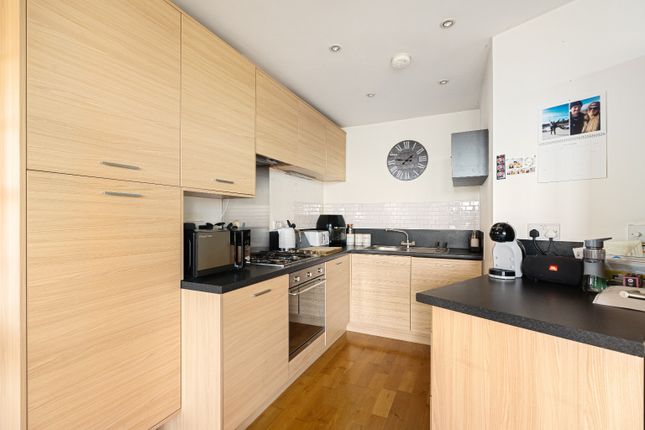 Flat 17, Kestrel Place, Greenhithe photo 3