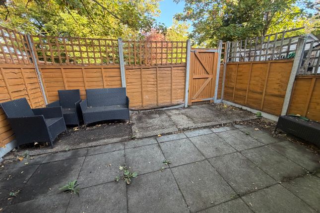 Upton Road, Watford photo 5
