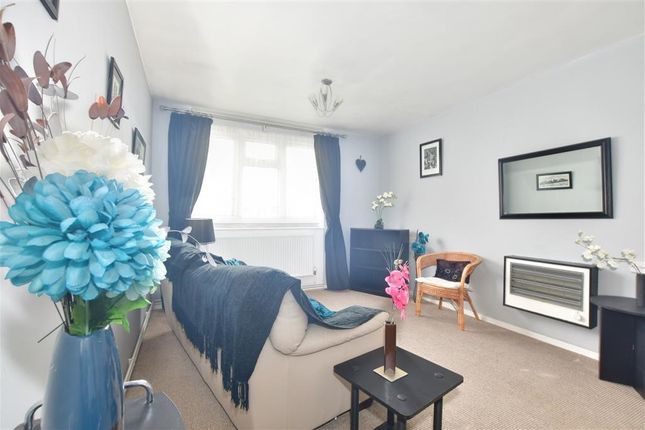 27, Chigwell photo 2