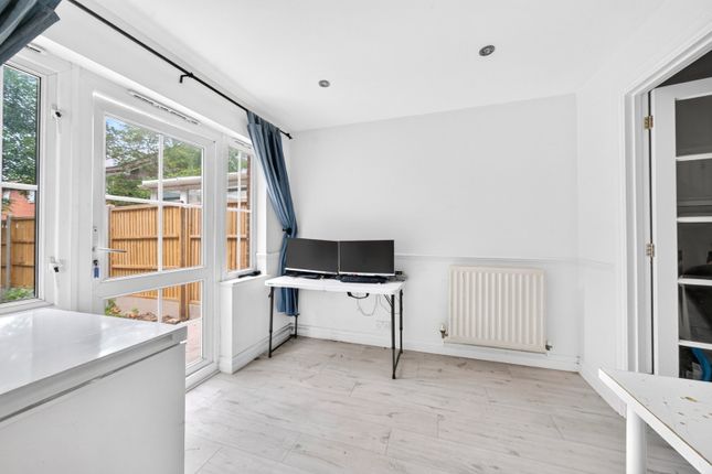 9, Dunster Court, Borehamwood photo 4