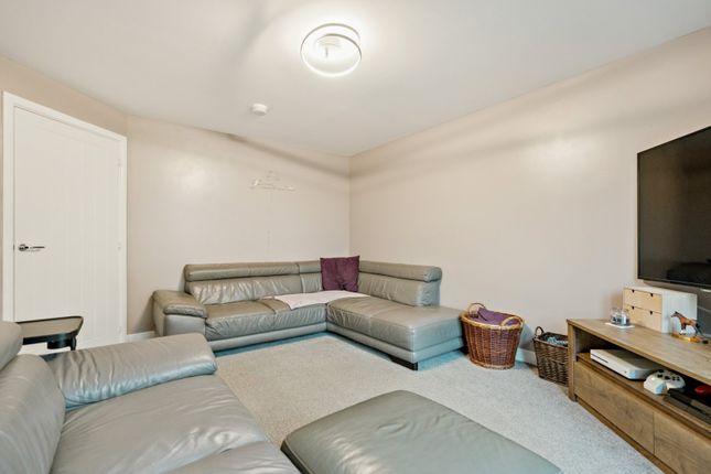 12 Livingston Crescent, West Lothian photo 4