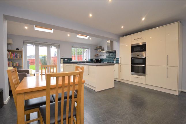3, St. Johns Close, Leeds photo 3