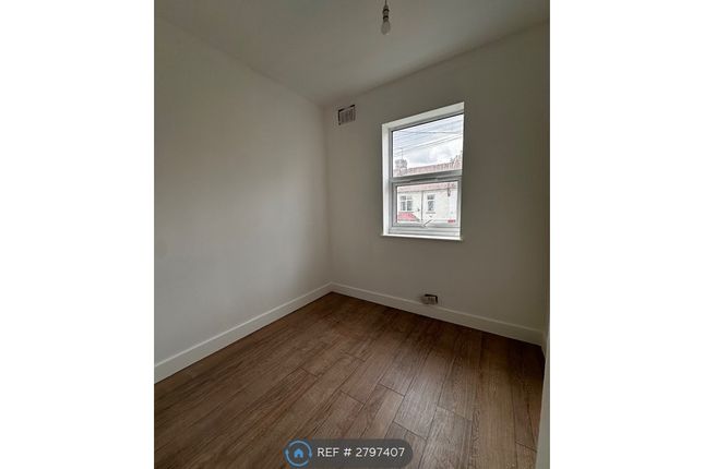 A Rosslyn Crescent, Harrow photo 4
