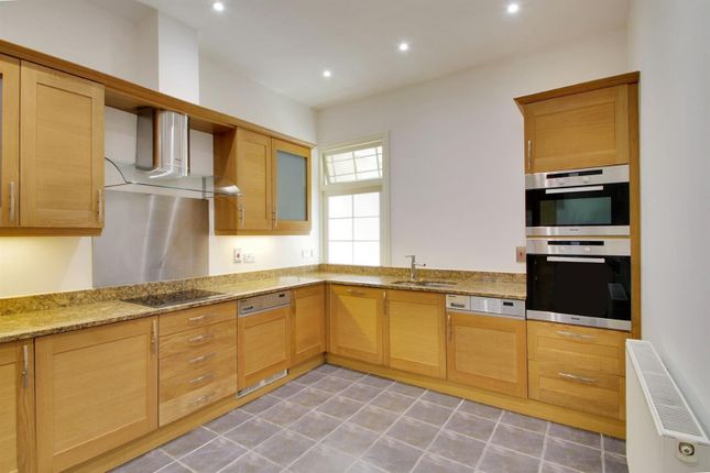 Flat for sale in St. Leonards Street, West Malling