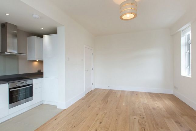 Flat 242Grove End Gardens, 33, Grove End Road, London photo 3