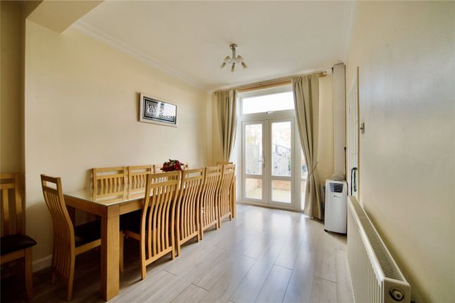 114, Castleview Gardens, Essex photo 4