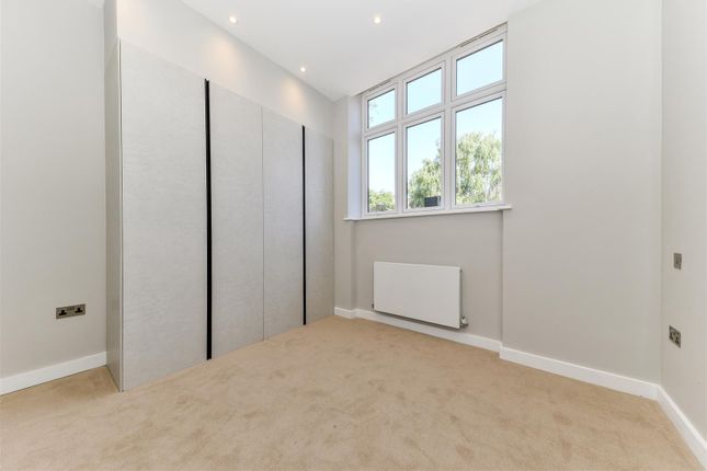 Flat to rent in The Ridgeway, Golders Green