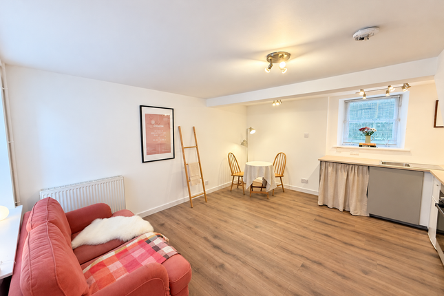 2, Meadow Place, Crieff photo 2