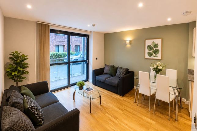 Apt 15, Block, Manchester photo 3