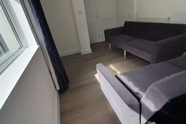 18 Strathnairn Street, Cardiff photo 5