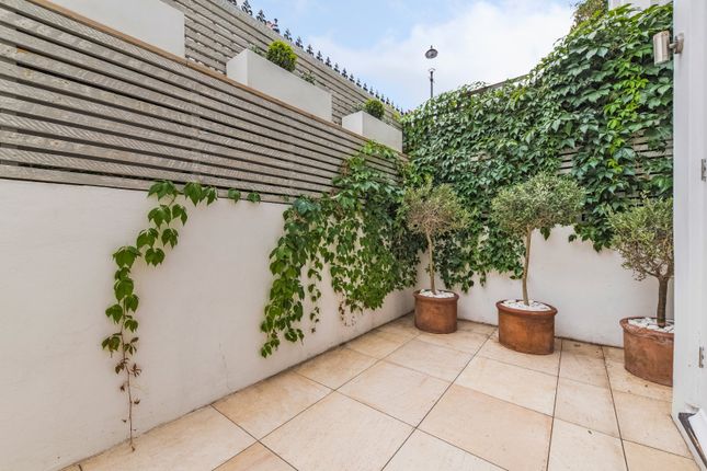 Flat 1, 12, Fawcett Street, London photo 3