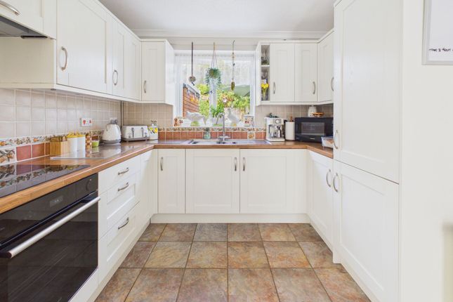 30 Drake Close, Barry photo 2