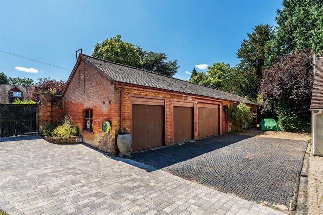 Eastwick House, Eastwick Drive, Great Bookham photo 4