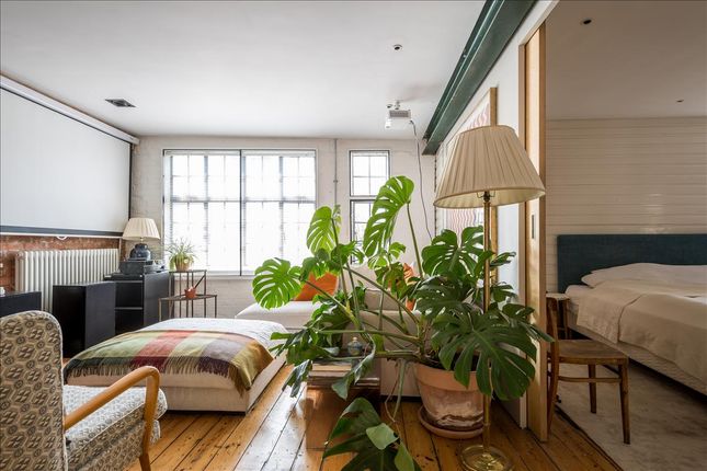 Flat for sale in Minerva Street, Bethnal Green
