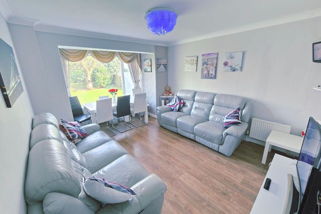25 Brayshaw Drive, Bradford photo 3