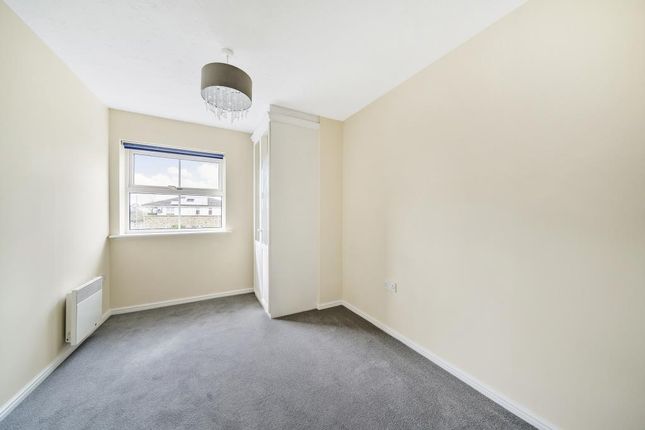 Flat to rent in Staines Road West, Sunbury On Thames