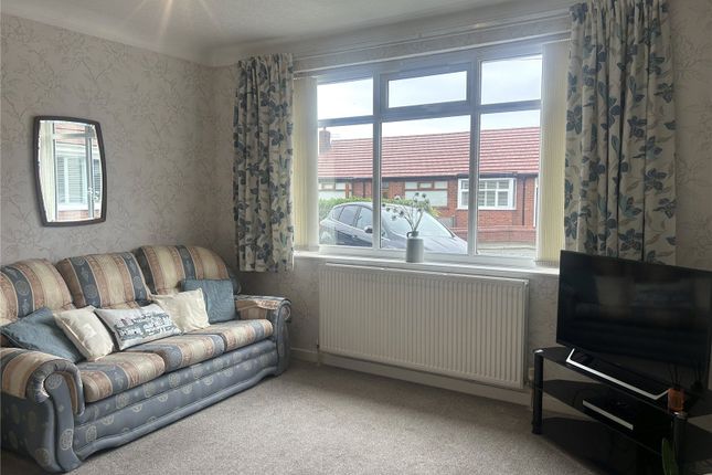 4, Coniston Close, Oldham photo 3