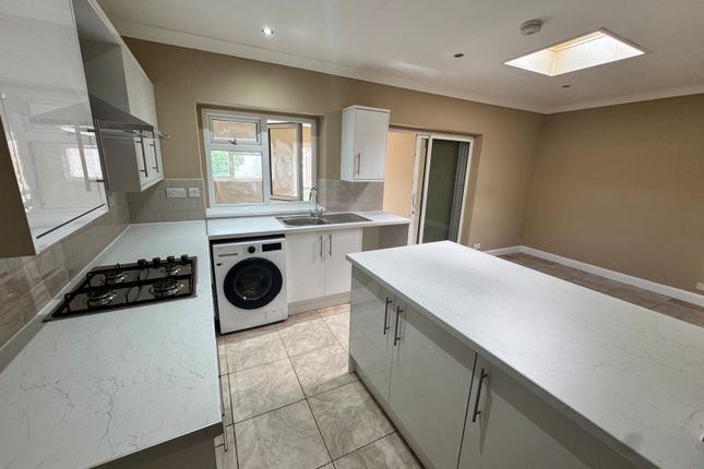 Manor Avenue, HOUNSLOW photo 3