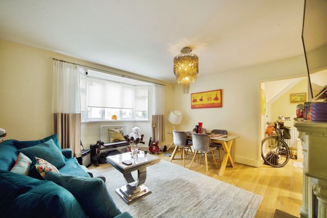 98, Crawford Gardens, London photo 4