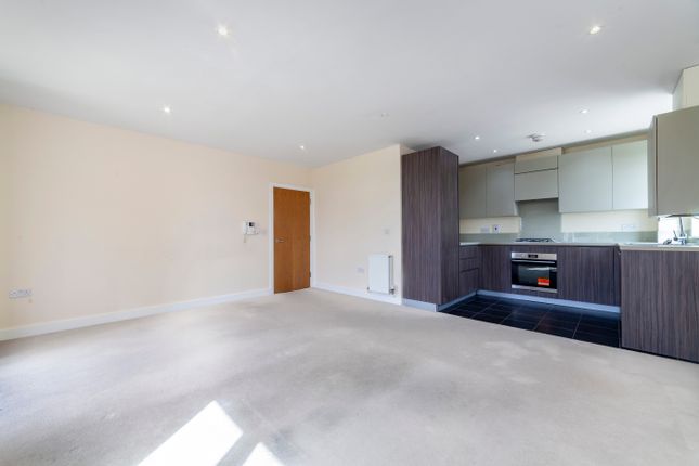 Thumbnail Flat to rent in Bowes Road, Arnos Grove, London