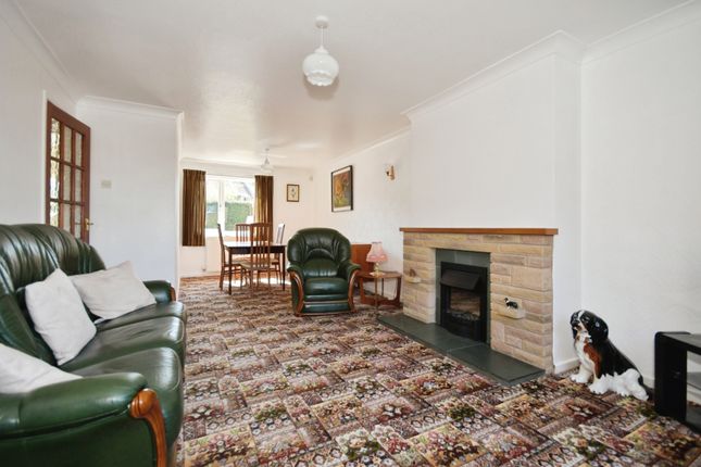 17, Heather Close, Chesterfield photo 3