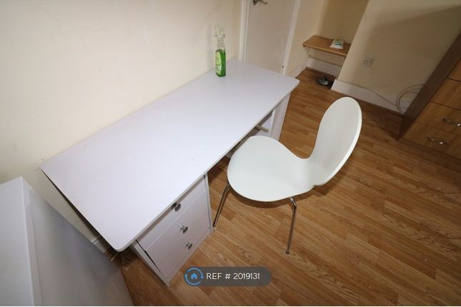 Room to rent in New Cross Road, New Cross Gate