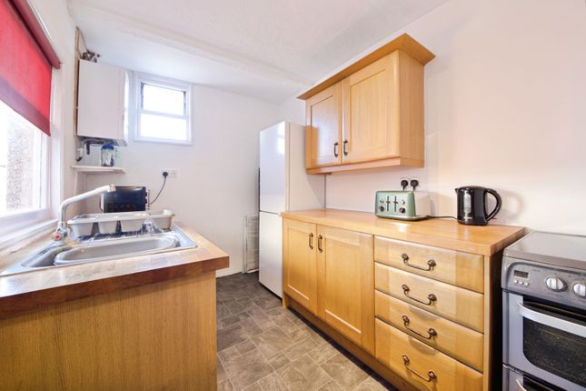 28, Drummond Road, Romford photo 3