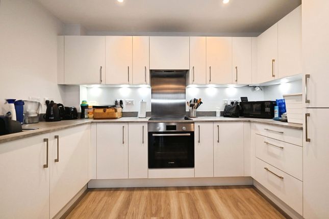 Flat 6, Rowan Court, 41, Lockhart Drive, Berkshire photo 3