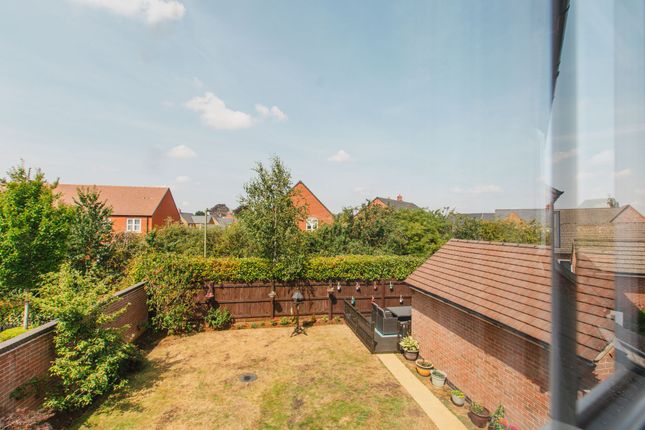33 Watts Road, Banbury photo 3
