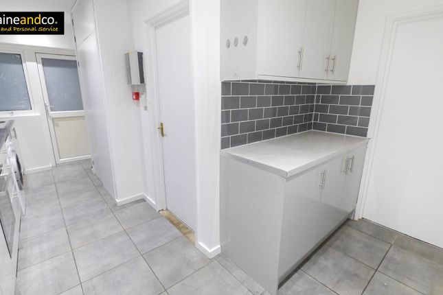 10, Travellers Lane, Hatfield photo 3