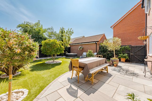 12 Robinson Close, Stowmarket photo 2