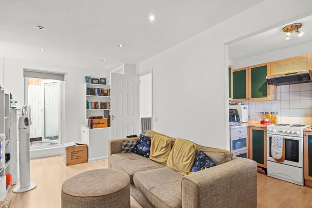 23, Mitcham Place, Milton Keynes photo 4