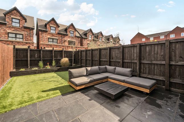 5, Foundry Close, Manchester photo 4