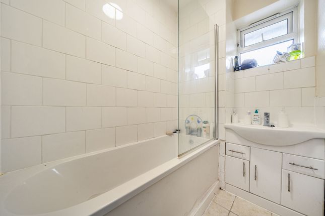 Flat 7, Chester House Evelyn Street, London photo 4