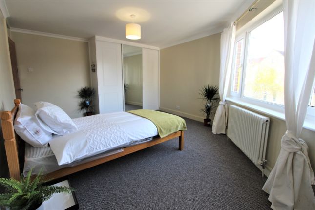 Thumbnail Flat to rent in High Street, Portsmouth