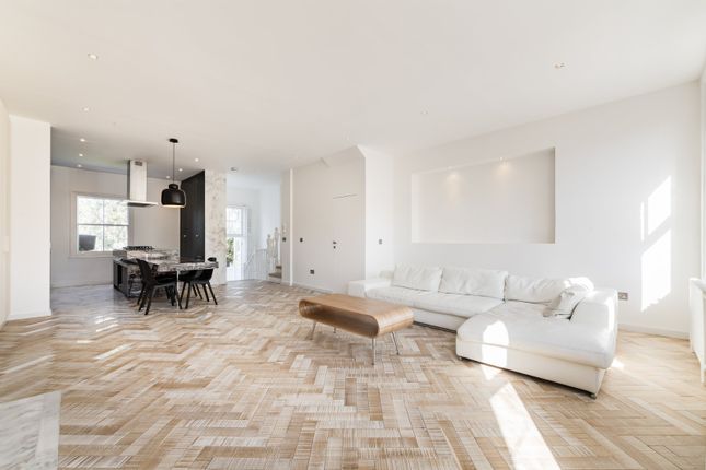 Top Floor Flat (Flat 4), 24, Brechin Place, London photo 3