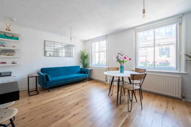 Flat to rent in Commercial Street, Aldgate, London