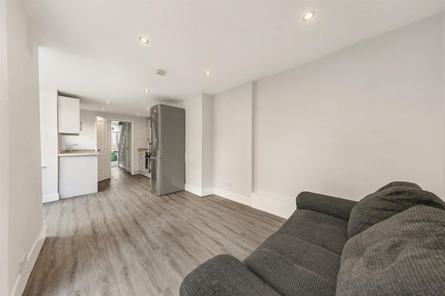 169, Hollydale Road, London photo 2